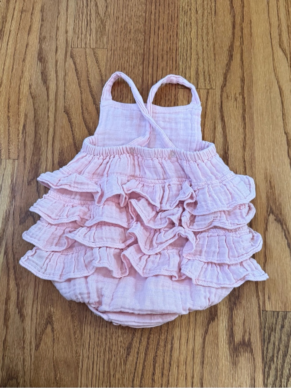 Angel Dear Ruffle Sunsuit / Bubble Romper in Lotus / Pink Muslin - Picture 3 of 3